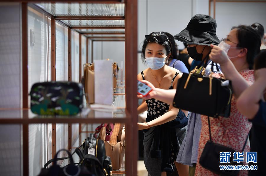 (經濟)(4)海南免稅購物火爆